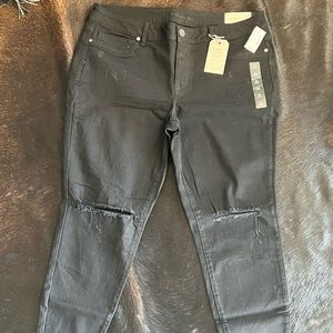 Maurices - black jeggings. Frayed hem, distressing. Sz XL, short